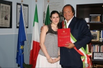 Il sindaco Farioli con Alessandra Mayer e la sua tesi